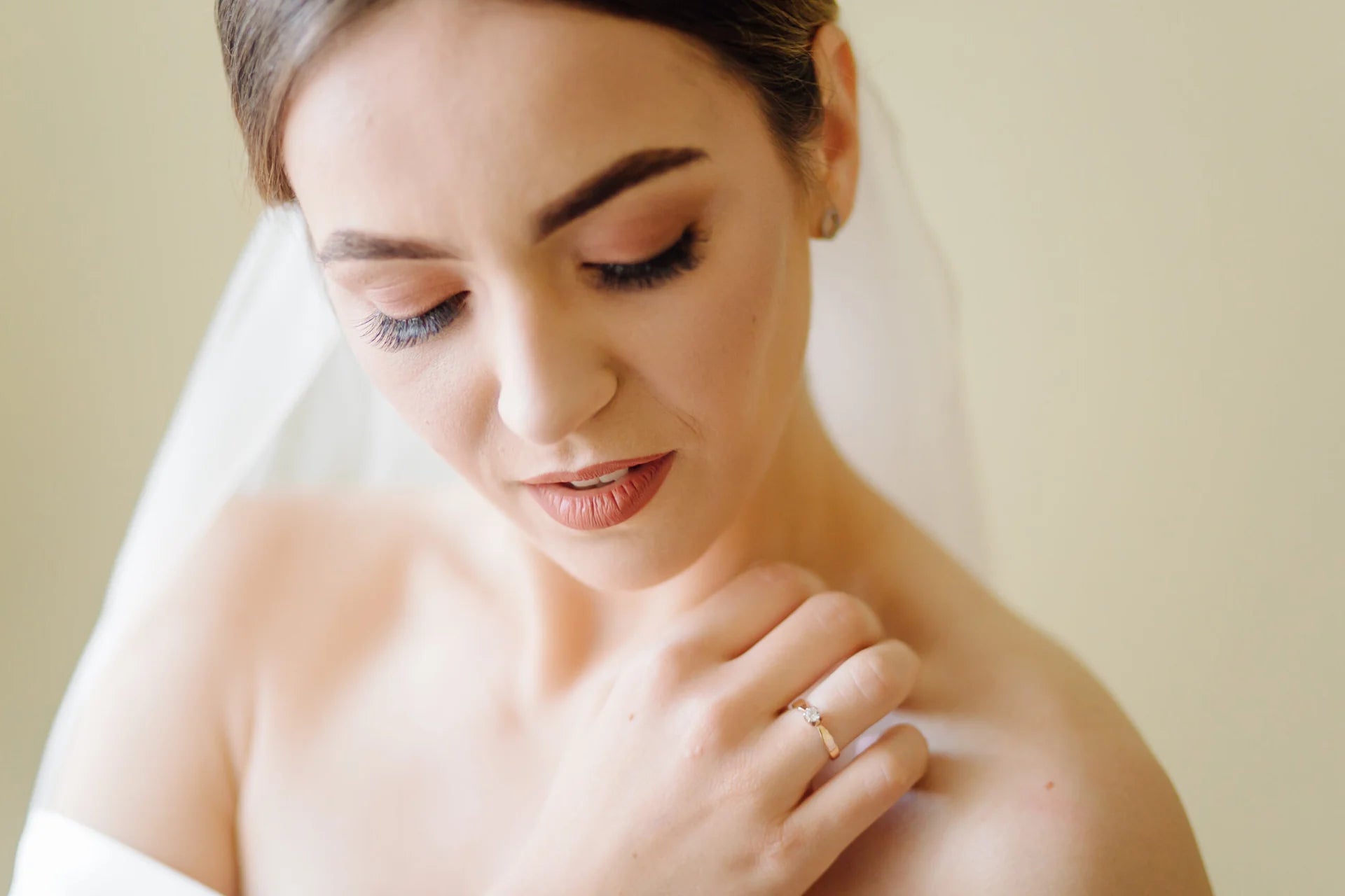 10 Awesome Reasons Why Lash Extensions Rock Over Falsies for an Amazing Wedding Look