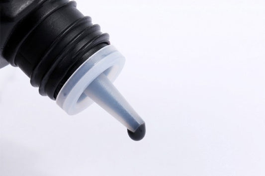 Note how to use and store eyelash extension glue